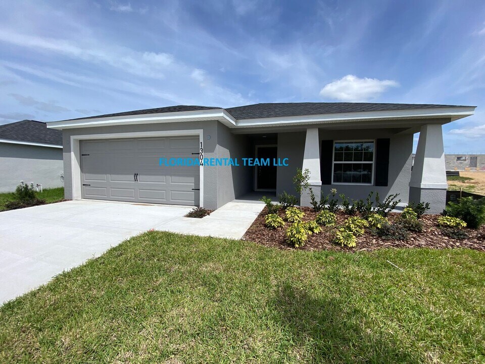 1304 Mountain Flower Ln in Davenport, FL - Building Photo