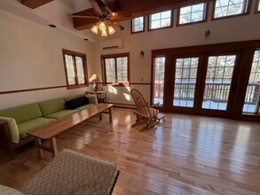 42 Lord Rd in Wiscasset, ME - Building Photo - Building Photo