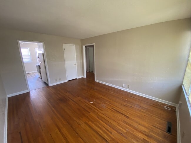 889 S Hillcrest St in Wichita, KS - Building Photo - Building Photo