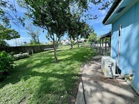 1937 Red Bluff Rd in Seabrook, TX - Foto de edificio - Building Photo