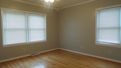 204 Sunset Dr in Elon, NC - Building Photo - Building Photo