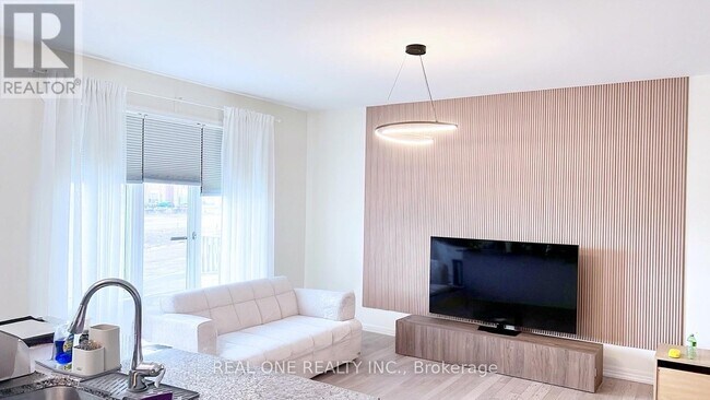 3478 Vernon Powell Dr in Oakville, ON - Building Photo - Building Photo