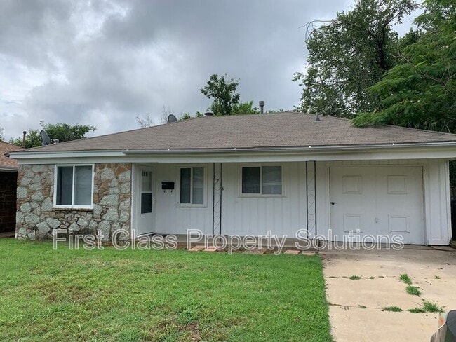 2236 Carlisle Rd in The Village, OK - Building Photo - Building Photo