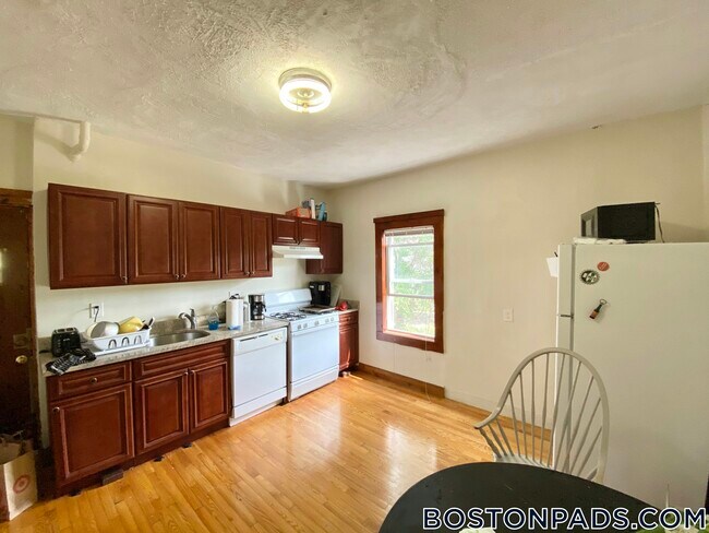 8 Webley St in Boston, MA - Foto de edificio - Building Photo