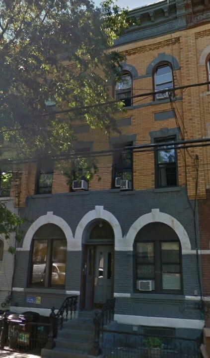 241 Kingsland Ave in Brooklyn, NY - Building Photo