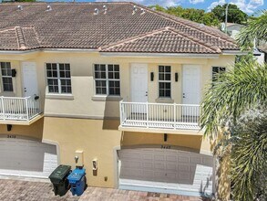 3432 NE 15th Ave in Oakland Park, FL - Foto de edificio - Building Photo