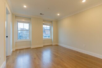 303 Maverick St, Unit #4 in Boston, MA - Foto de edificio - Building Photo