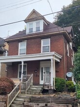 427 1st St, Unit Apt 2 in Butler, PA - Foto de edificio - Building Photo