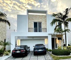 6846 NW 103rd Ave in Doral, FL - Building Photo