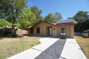6705 Rockridge Ct in Austin, TX - Building Photo