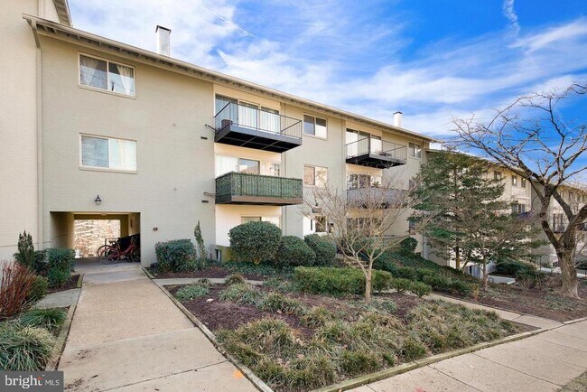 8700 Manchester Rd in Silver Spring, MD - Foto de edificio - Building Photo