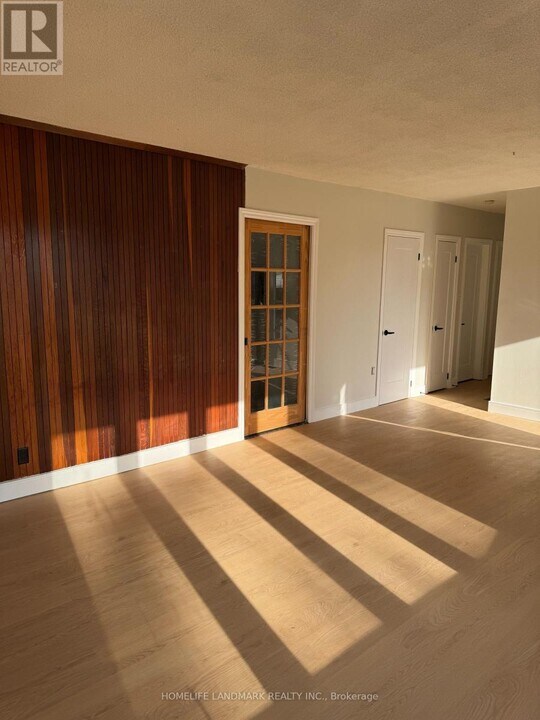 35 Nisbet Dr in Aurora, ON - Building Photo