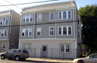 498 Hawthorne Ave Apartments