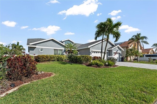 6611 Surfside Blvd in Apollo Beach, FL - Building Photo - Building Photo