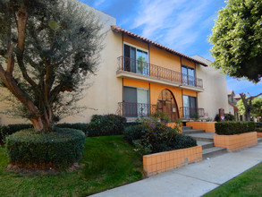 The Montego Apartments in Inglewood, CA - Building Photo - Primary Photo