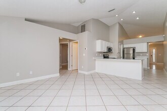 1540 Chepacket St in Brandon, FL - Foto de edificio - Building Photo