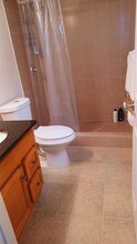 330 SE 19th Ave, Unit E in Deerfield Beach, FL - Building Photo - Building Photo