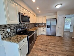 1722 McNelis Dr in Southampton, PA - Foto de edificio - Building Photo