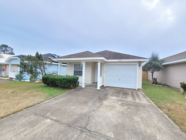7802 Heirloom Dr in Pensacola, FL - Building Photo - Building Photo