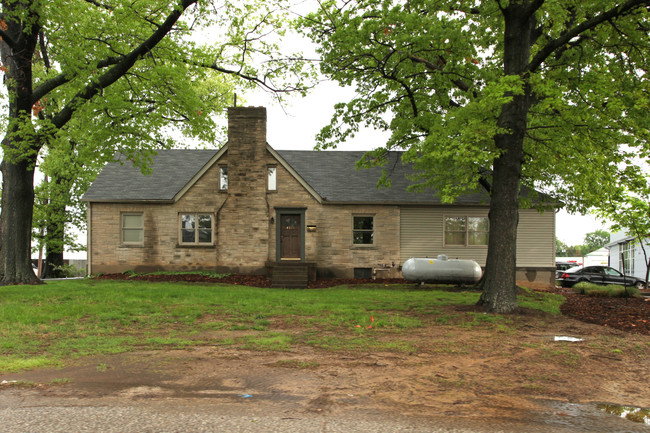 4315 N Church Way in Louisville, KY - Foto de edificio - Building Photo