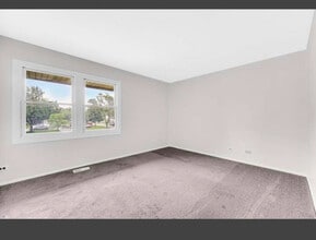 1765 Short Ave in Streamwood, IL - Foto de edificio - Building Photo