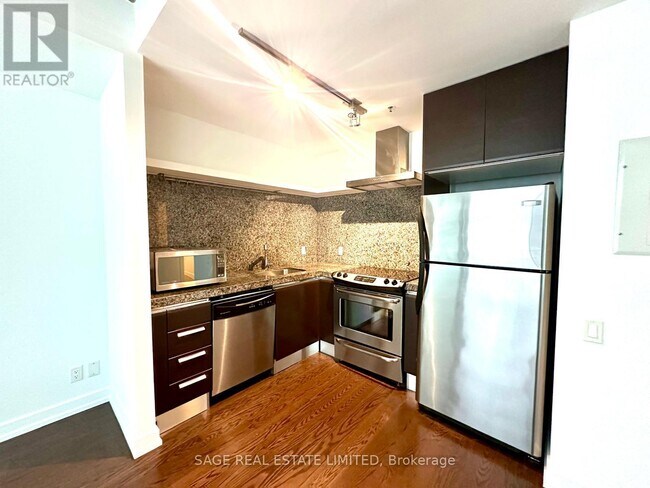 75-675 Portland St in Toronto, ON - Building Photo - Building Photo