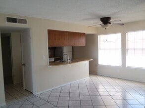 2001 Amy Sue Dr in El Paso, TX - Foto de edificio - Building Photo