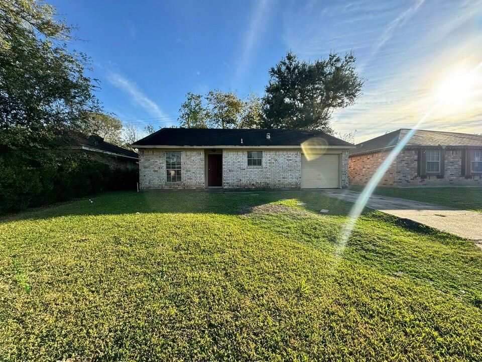 3107 Wuthering Heights Dr in Houston, TX - Building Photo