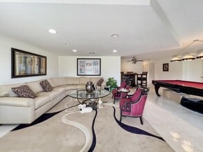 37 Stratford Ln W in Boynton Beach, FL - Building Photo - Building Photo