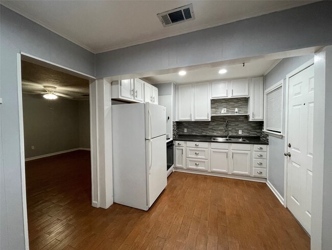 2619 Oleander Dr in Pasadena, TX - Building Photo - Building Photo