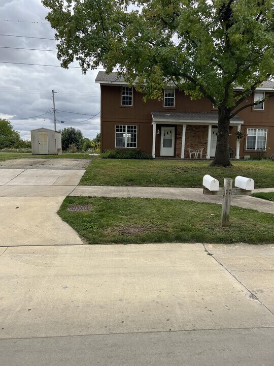 2003 E Florida Ave in Urbana, IL - Building Photo