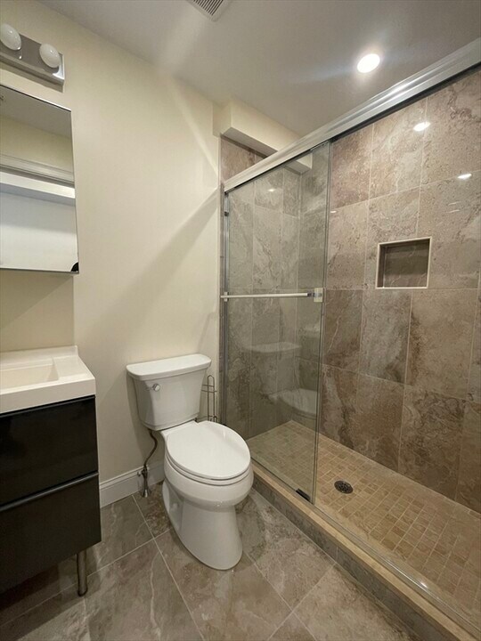 1032 Commonwealth Ave, Unit 405 in Boston, MA - Building Photo