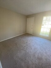 327 Grover Cleveland Cir in Jackson, MS - Building Photo - Building Photo