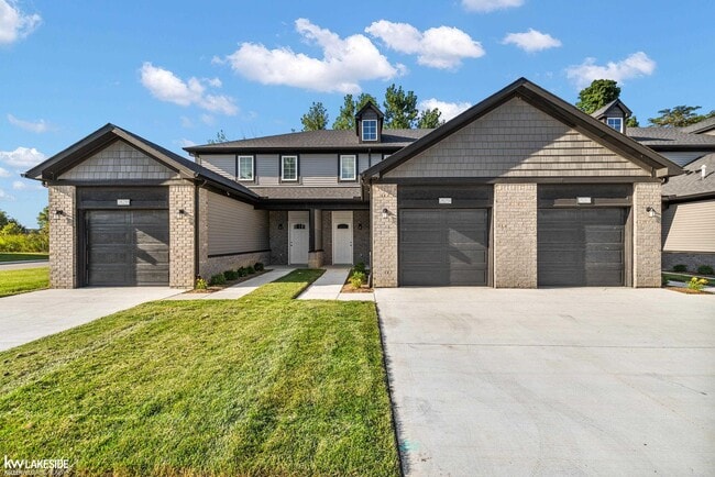 28267 Loews Dr in New Baltimore, MI - Building Photo - Building Photo