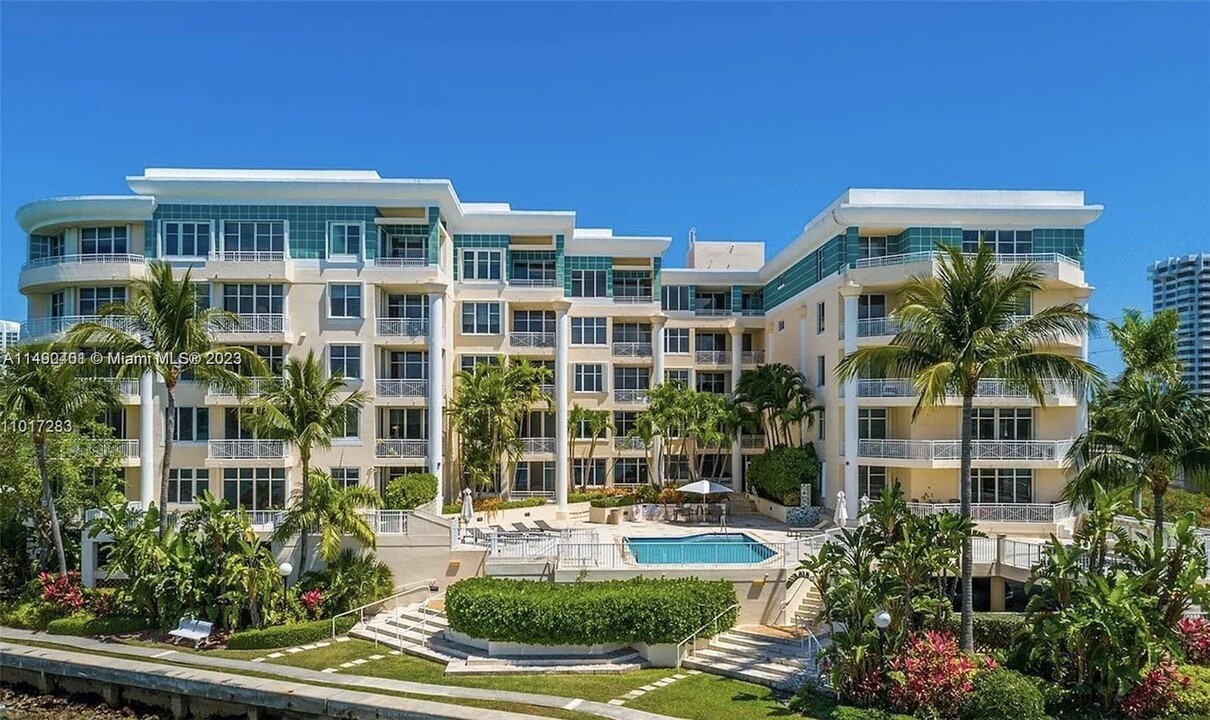 1 Century Ln, Unit 209 in Miami Beach, FL - Building Photo