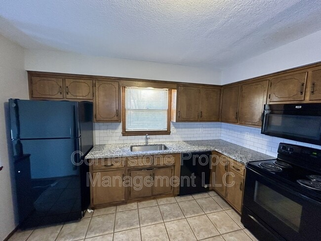 1024 Jana Dr in Lawrence, KS - Building Photo - Building Photo