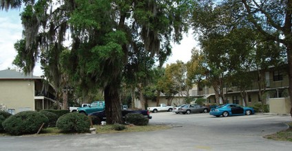 Adell Court Apartments in DeLand, FL - Building Photo - Building Photo