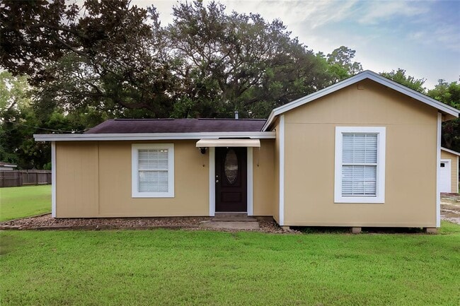 property at 125 N Oak St