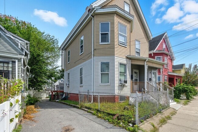 26 Canal St in Medford, MA - Building Photo - Building Photo
