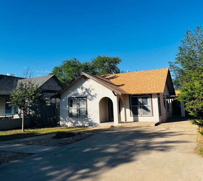 property at 504 S Avenue B