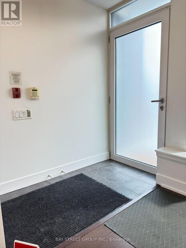 23-TH23 Sheppard Ave E in Toronto, ON - Building Photo - Building Photo