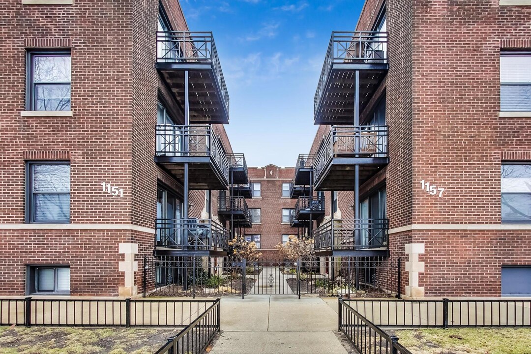 1151 W Grace St in Chicago, IL - Building Photo