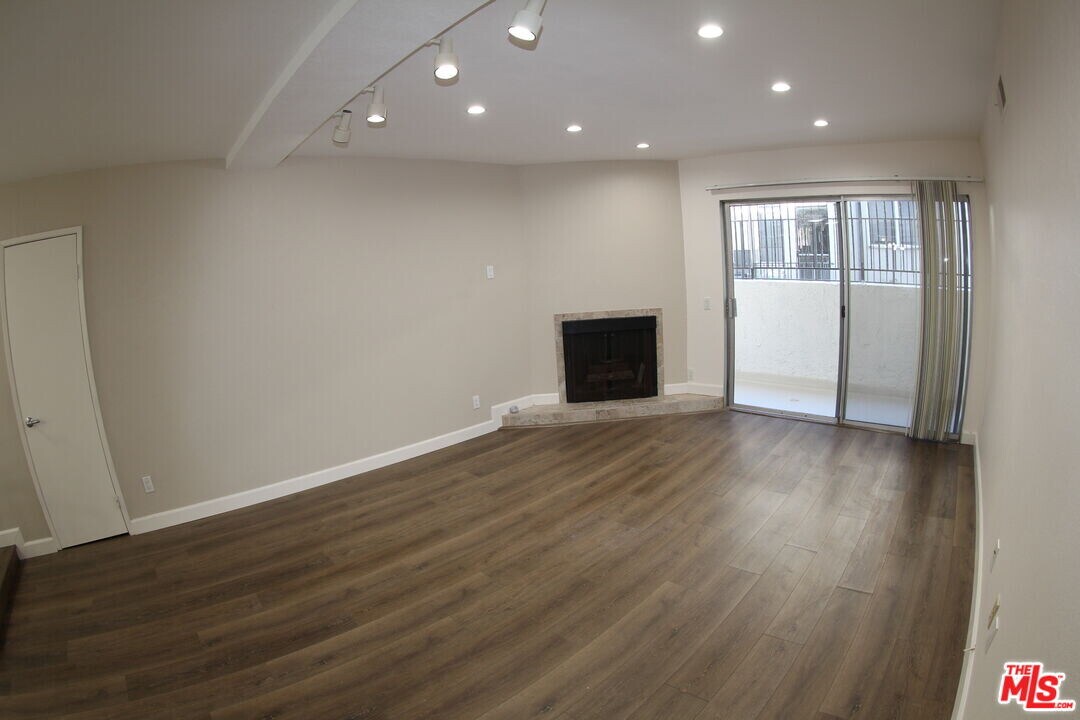 1515 S Beverly Dr in Los Angeles, CA - Building Photo