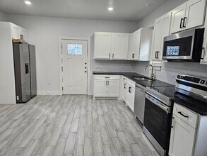 305 Anderson St in Smithville, TX - Building Photo - Building Photo