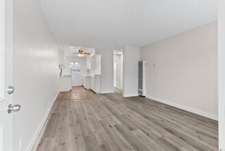 1512 E Florida St in Long Beach, CA - Building Photo - Building Photo