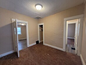 905 25th St in Des Moines, IA - Building Photo - Building Photo