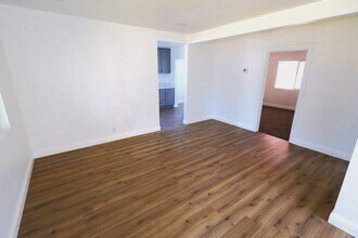 301 10th St in Bakersfield, CA - Building Photo - Building Photo