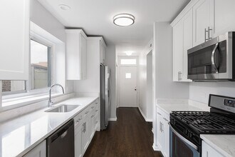 2720 W Winnemac Ave, Unit 3 in Chicago, IL - Building Photo - Building Photo