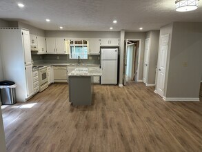 57 Doverdale Rd in Greenville, SC - Foto de edificio - Building Photo