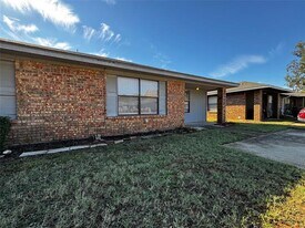 2546 Windy Pine Ln in Arlington, TX - Building Photo